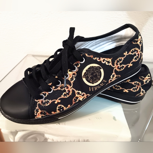 VSR Shoes - 🔥 Designer Inspired Black Canvas Sneakers
